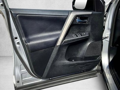Used 2017 Toyota RAV4 XLE image 18