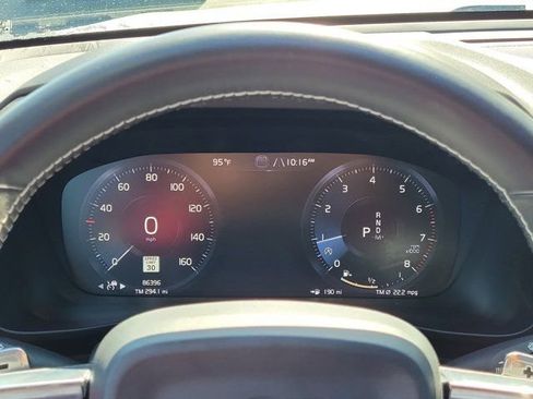 Used 2020 Volvo XC40 T5 R-Design AWD/4WD image 23