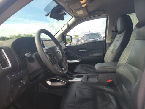 Used 2025 Nissan Frontier SV w/ SV Convenience Package RWD image 11