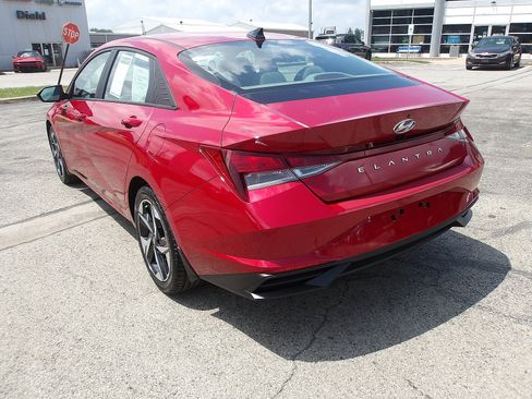 Used 2023 Hyundai Elantra SEL w/ Convenience Package FWD image 5
