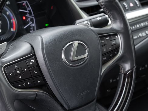 Used 2019 Lexus ES 350 Ultra Luxury image 12