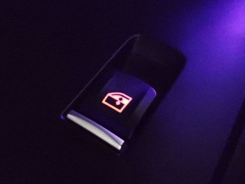 Used 2022 BMW X6 xDrive40i w/ M Sport Package image 20