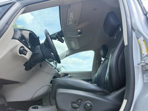 Used 2017 Chrysler Pacifica Touring-L image 25