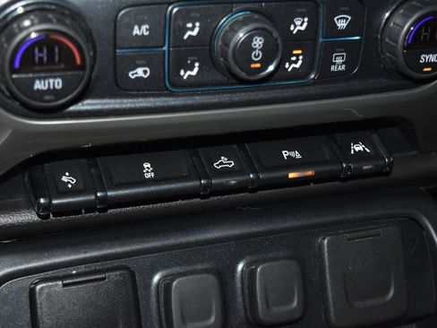 Used 2018 Chevrolet Silverado 1500 High Country image 17