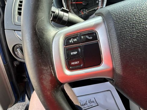 Used 2011 Dodge Grand Caravan SXT FWD image 17