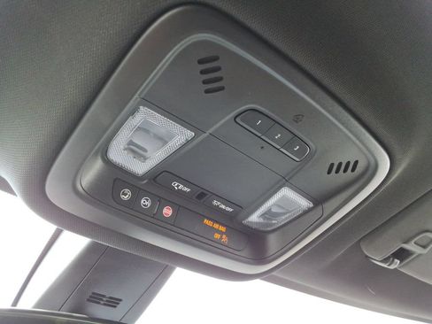 Certified 2023 Chevrolet Traverse LT FWD image 36
