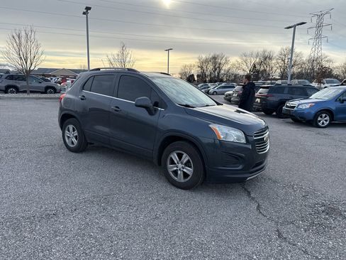 Used 2016 Chevrolet Trax LT w/ LT Sun and Sound Package image 15