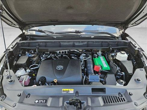Used 2021 Toyota Highlander LE FWD image 23