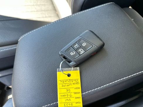Certified 2023 Volkswagen Tiguan SE w/ Panoramic Sunroof Package AWD/4WD image 39