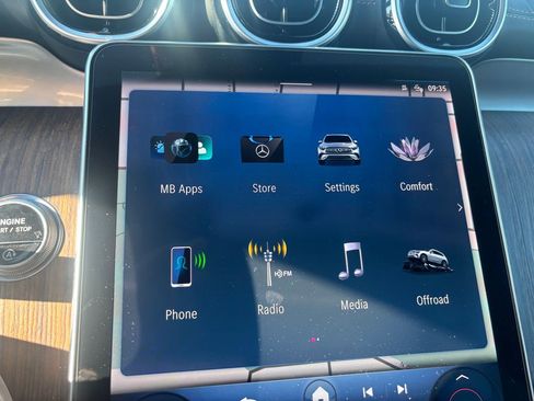 Used 2024 Mercedes-Benz GLC 300 4MATIC image 8