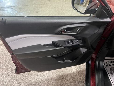 Used 2025 Chevrolet Trax LT FWD image 19