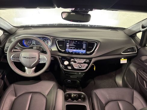 New 2026 Chrysler Pacifica Select FWD image 24