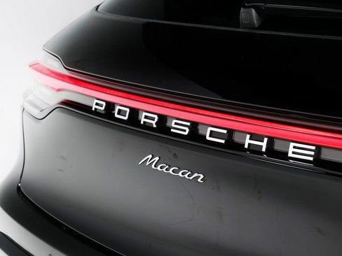 Certified 2025 Porsche Macan image 32