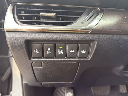 Used 2017 Toyota Avalon Limited image 13