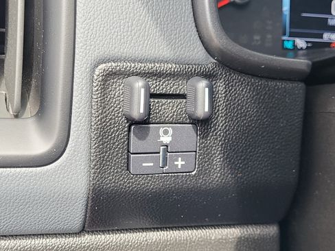 Used 2018 Chevrolet Colorado Z71 AWD/4WD image 32