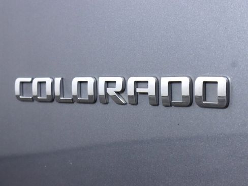 Used 2018 Chevrolet Colorado Z71 AWD/4WD image 37