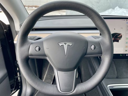Used 2021 Tesla Model Y Long Range image 21