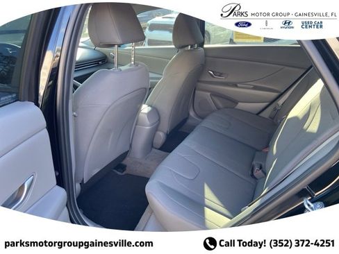 Certified 2023 Hyundai Elantra SE image 11