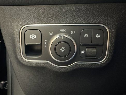 Certified 2025 Mercedes-Benz GLB 250 image 18