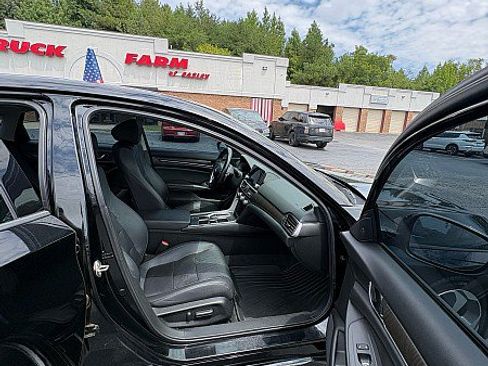 Used 2020 Honda Accord Touring image 11