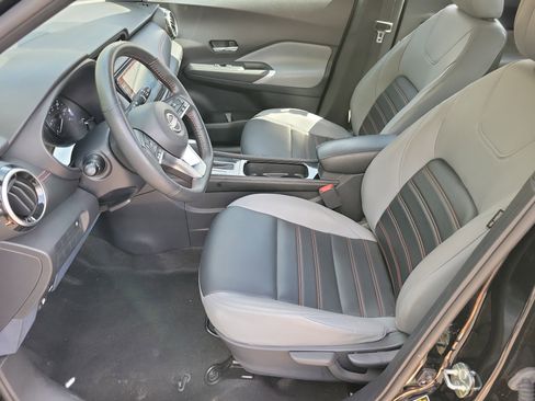 Used 2023 Nissan Kicks SR w/ SR Premium Package image 4