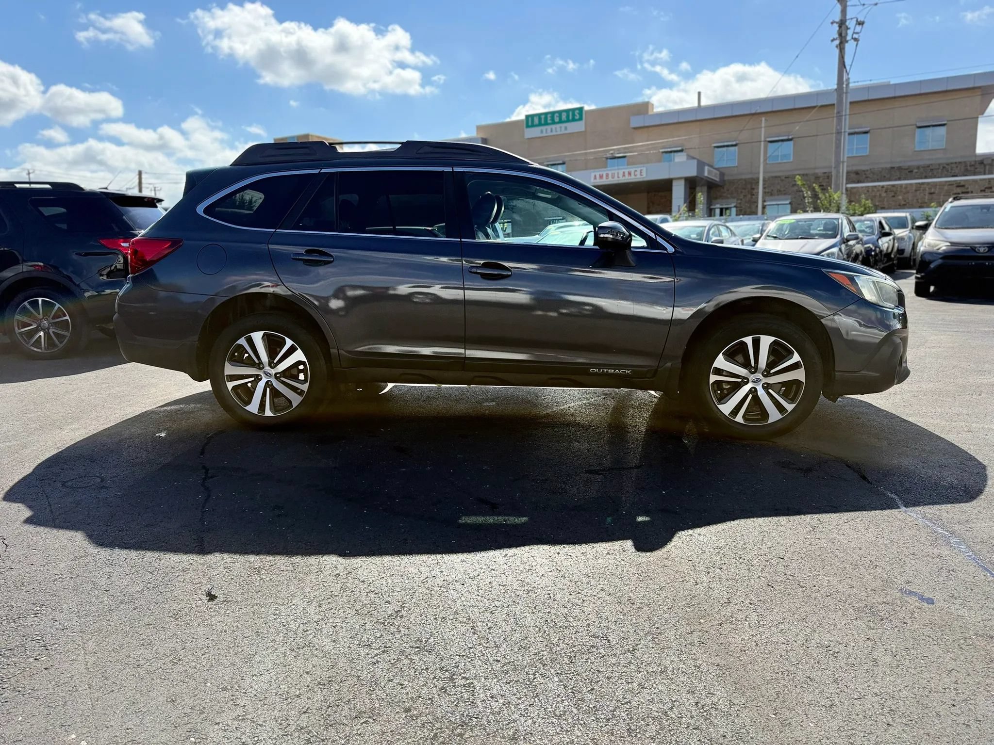 Used 2018 Subaru Outback 2.5i Limited w/ Popular Package #2 AWD/4WD image 2