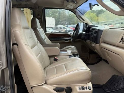 Used 2005 Ford Excursion Limited image 9