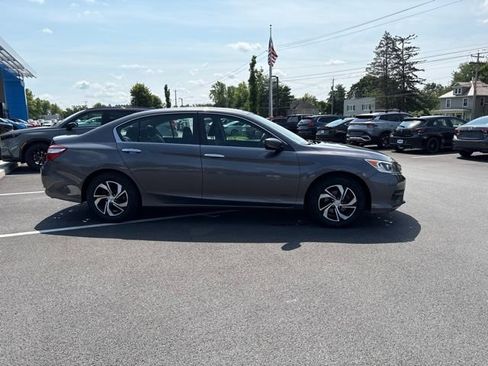 Used 2017 Honda Accord LX image 5