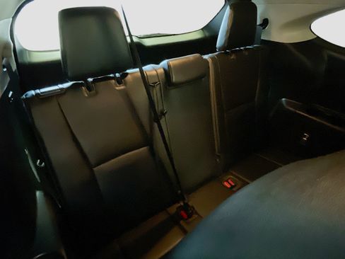 Used 2021 Toyota Highlander XLE AWD/4WD image 17