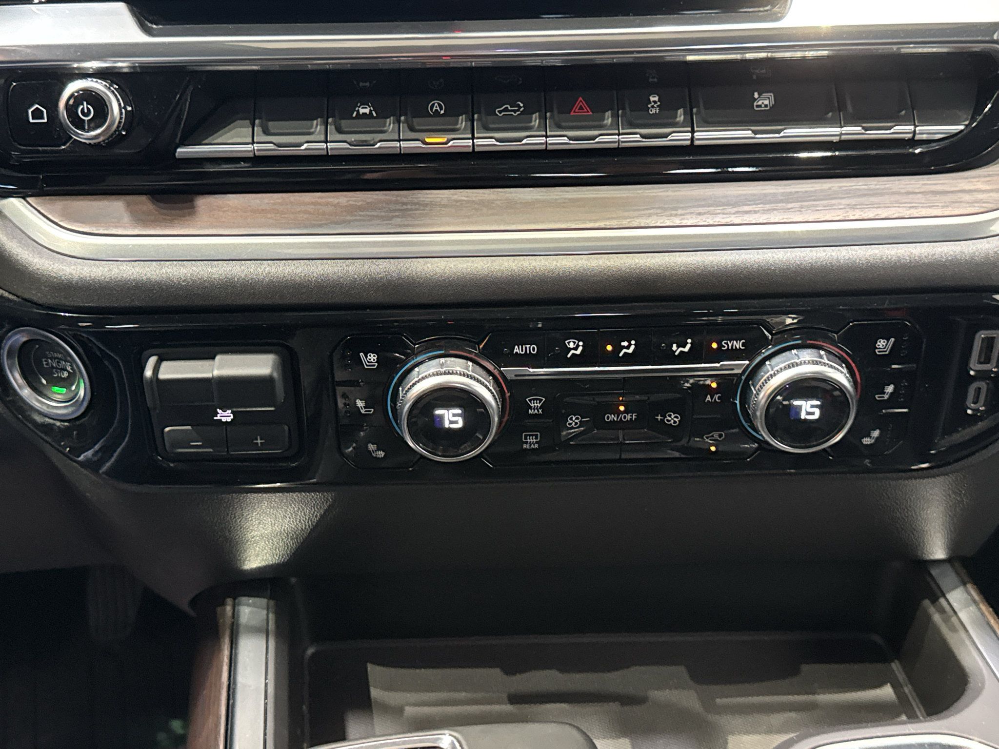 Used 2025 GMC Sierra 1500 SLT w/ SLT Premium Package AWD/4WD image 34