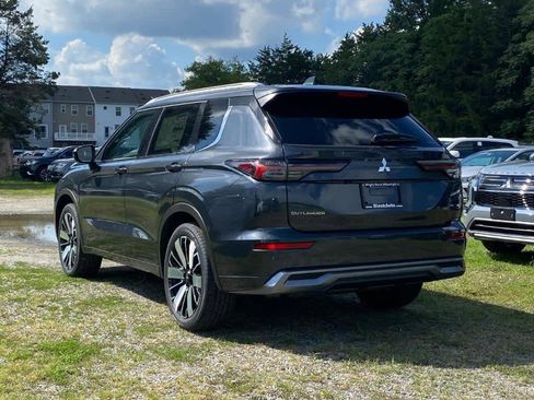 New 2025 Mitsubishi Outlander SEL image 2