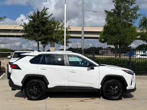 Used 2024 Toyota RAV4 LE FWD image 5