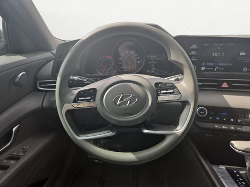 Used 2023 Hyundai Elantra SEL FWD image 9