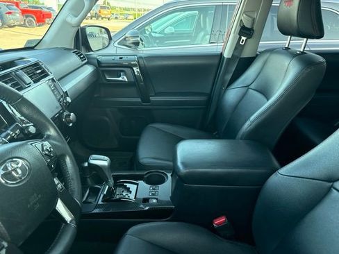 Used 2021 Toyota 4Runner TRD Off-Road Premium w/ Moonroof Package AWD/4WD image 4