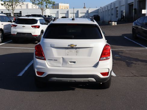 Used 2022 Chevrolet Trax LT w/ LT Convenience Package AWD/4WD image 9