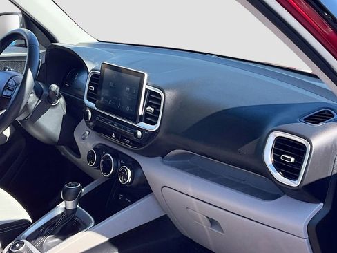 Used 2025 Hyundai Venue SEL image 28