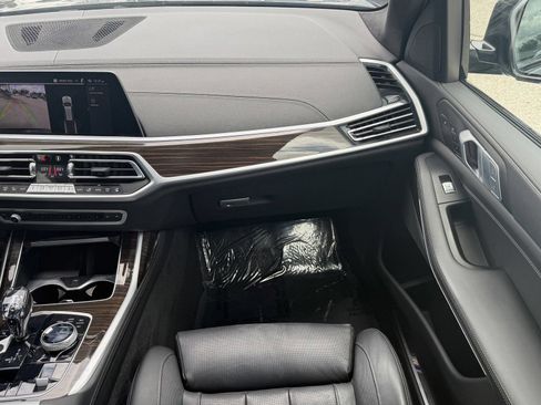 Used 2022 BMW X7 xDrive40i w/ M Sport Package AWD/4WD image 17