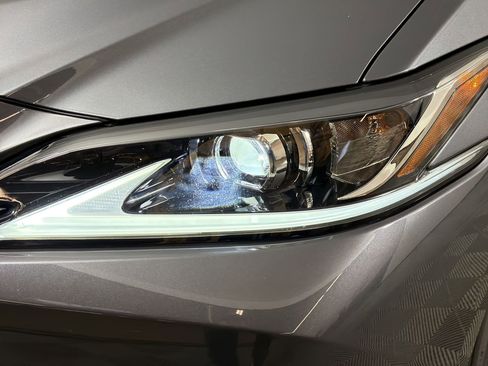 Used 2024 Lexus ES 350 w/ Premium Package image 11