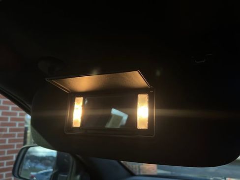 Used 2021 Jeep Grand Cherokee Laredo image 31