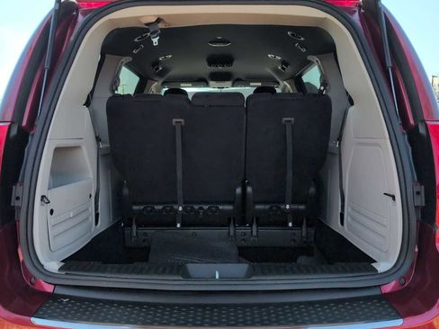 Used 2015 Dodge Grand Caravan SE image 30