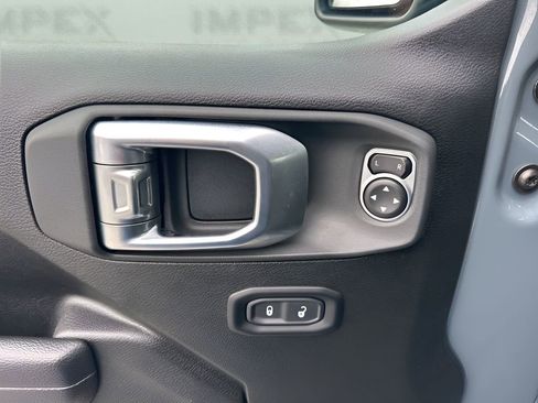 Used 2025 Jeep Wrangler Unlimited Rubicon image 23