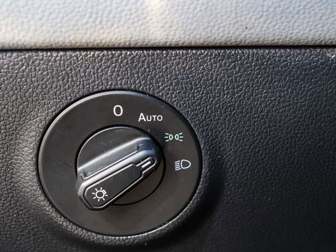 Used 2023 Volkswagen Taos SE w/ Panoramic Sunroof Package image 23