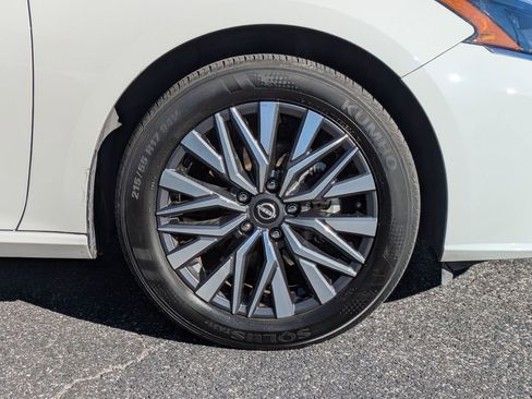 Used 2025 Nissan Altima 2.5 SV image 11