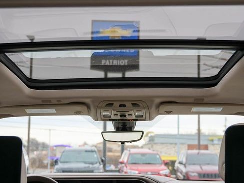 Used 2021 GMC Yukon Denali w/ Denali Premium Package image 12