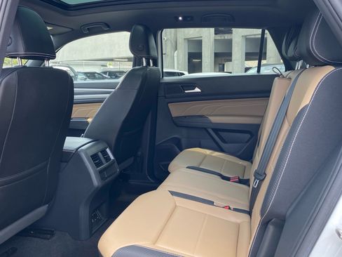 Certified 2023 Volkswagen Atlas Cross Sport SE w/ Panoramic Sunroof Package AWD/4WD image 19