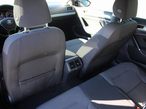 Used 2016 Volkswagen Golf S image 24