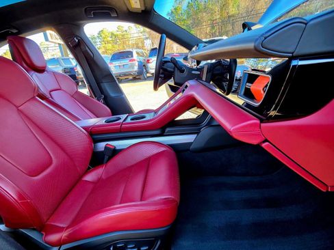 Used 2020 Porsche Taycan image 18