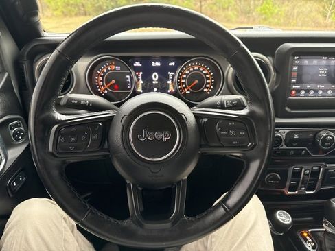Used 2021 Jeep Gladiator Willys image 18