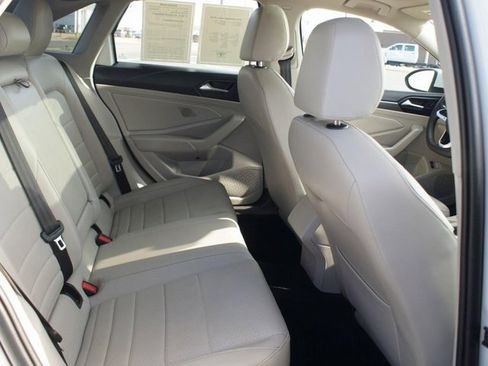 Used 2023 Volkswagen Jetta SE w/ Panoramic Sunroof Package image 22