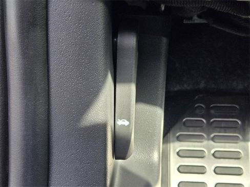 New 2025 Kia Niro EX Touring image 16